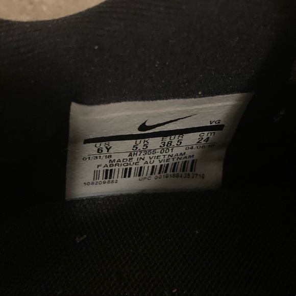 Nike Boys/Mens Black Turf Soccer Shoes - Picture 6 of 7